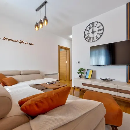 Fenix - Free & Wellness 아파트